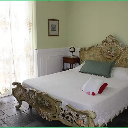 Sopranos Bed and breakfast *